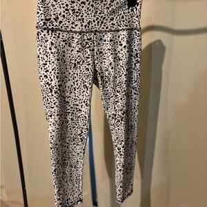 Chic Black and White Spotted Leggings